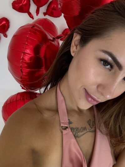 Laura Jones 🩷 Custom Queen - laujones - OnlyFans